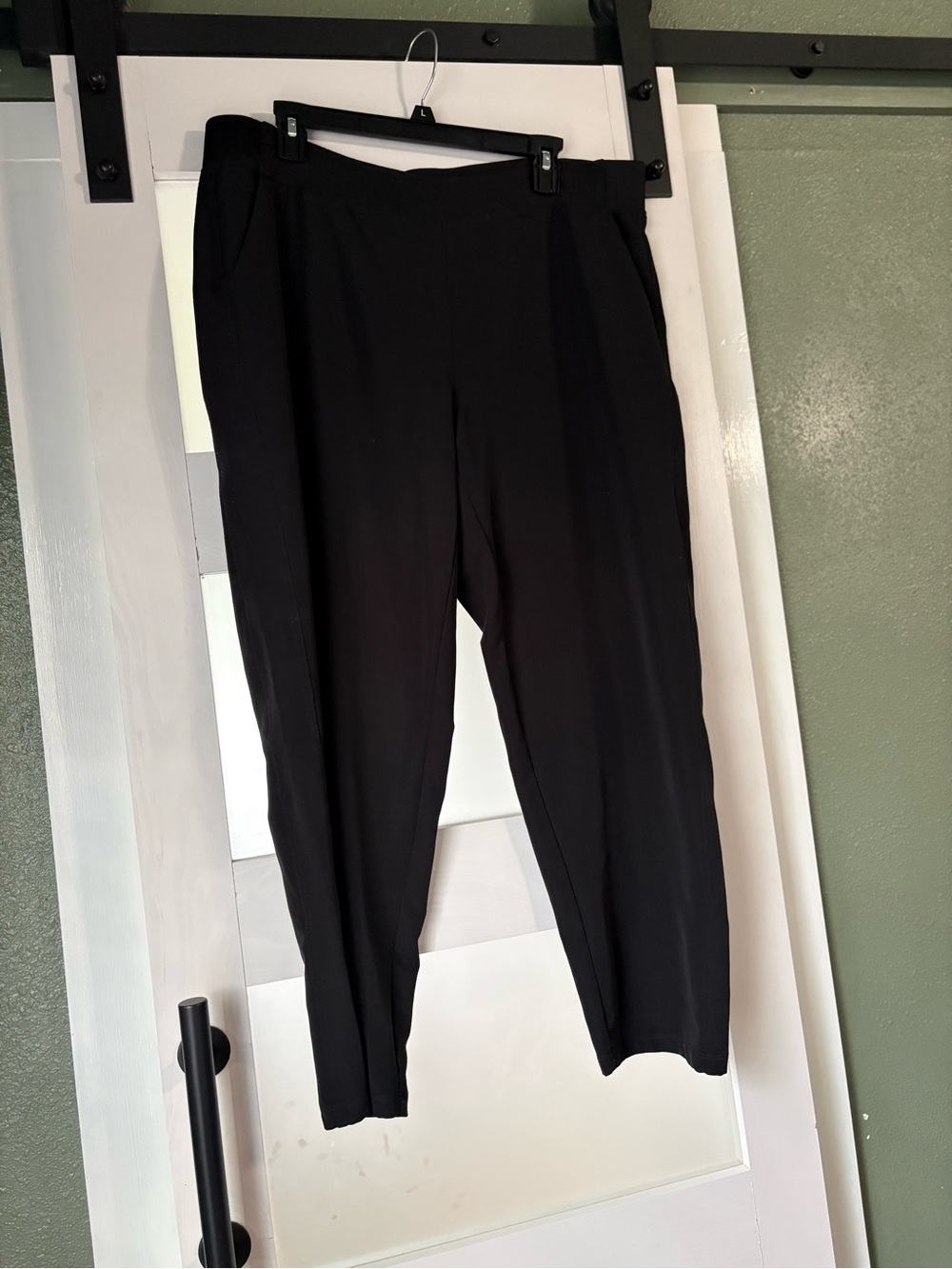 Women's Black Cropped Tapered Pants